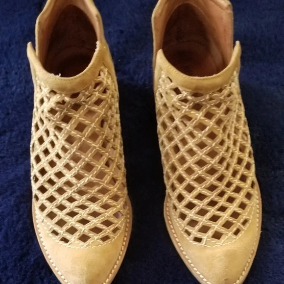 Jeffrey Campell Womans Booties - Picture 4 of 7